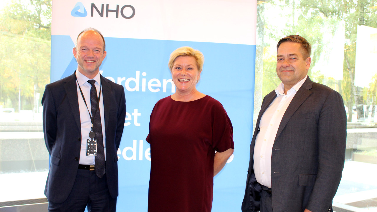 Finansminister Siv Jensen sammen med fungerende adm. dir. i NHO, Ole Erik Almlid og leder av NHOs Eierforum, Heine Wang.