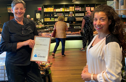 - Vi gratulerer Anni og hennes dyktige ansatte har skapt en solid bedrift ut av et nisjeprodukt som har utviklet seg positivt både med restaurantdrift, utsalg og et konsept i Mathallen i Oslo, sier NHO-rådgiver Linn Alicia Slora Kristiansen.