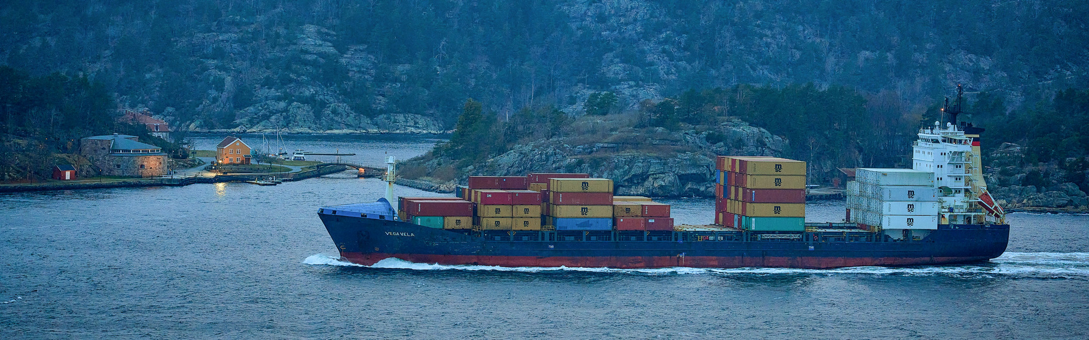 Containerskip i norsk farvann
